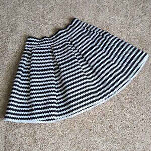 Express Mini Skirt Womens Sz M Black White Striped Bubble A-Line Pleated Rubber